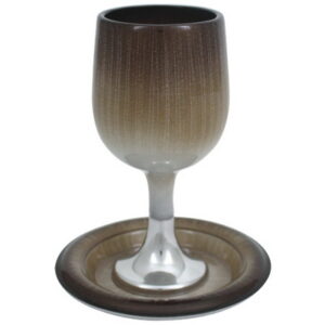גביע קידוש אלומיניום עם תחתית 14 ס"מ- חום