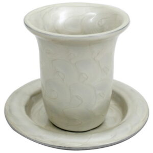 גביע קידוש אלומיניום ללא רגל עם תחתית 8.5 ס"מ- פנינה