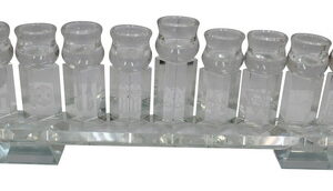 חנוכיה קריסטל "סמלים יהודיים" עם בסיס 34x12 ס"מ