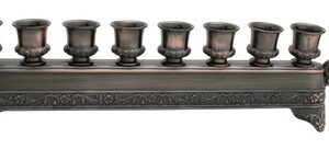 חנוכיה נחושת מהודרת "עיטורים" 29x10 ס"מ